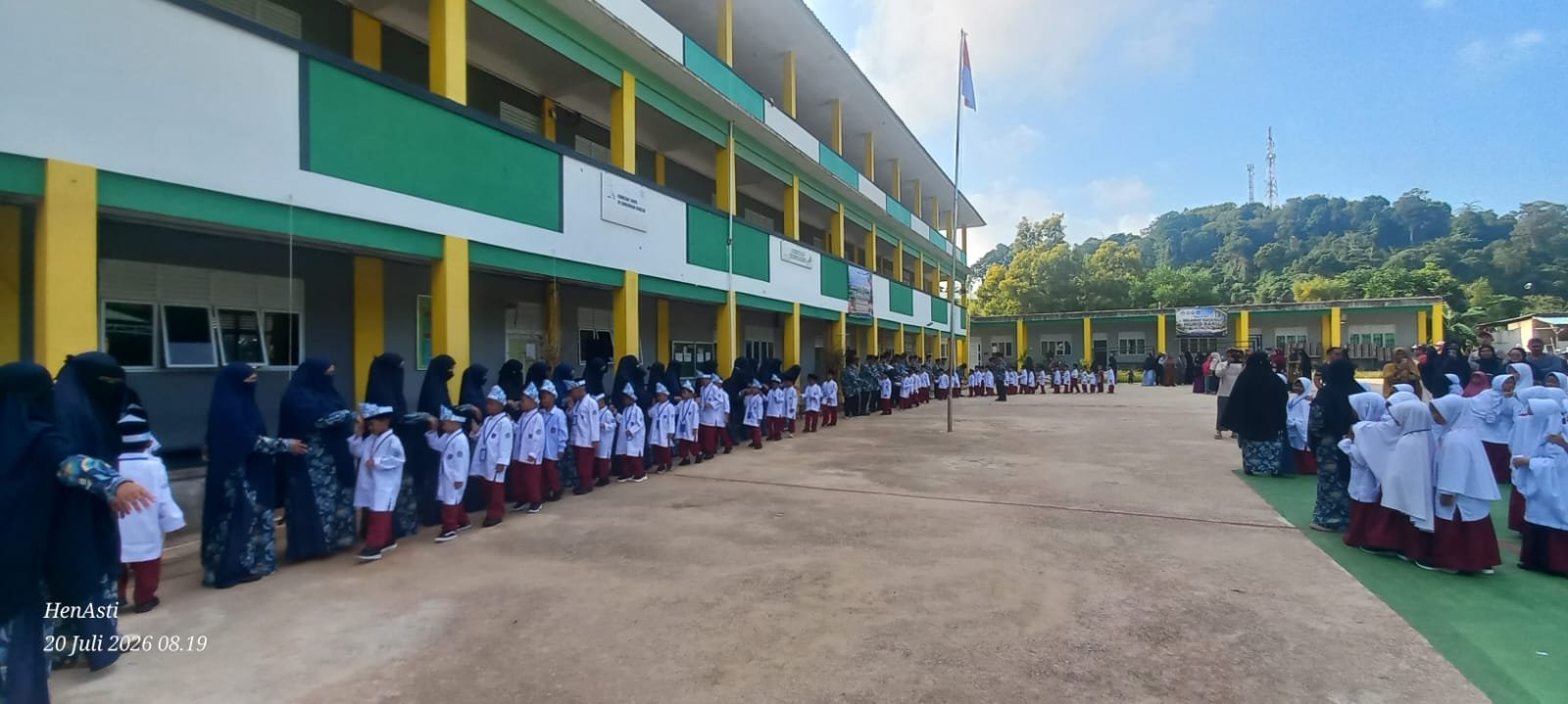 Si Imut-Imut yang Bikin Sekolah Makin Ramai